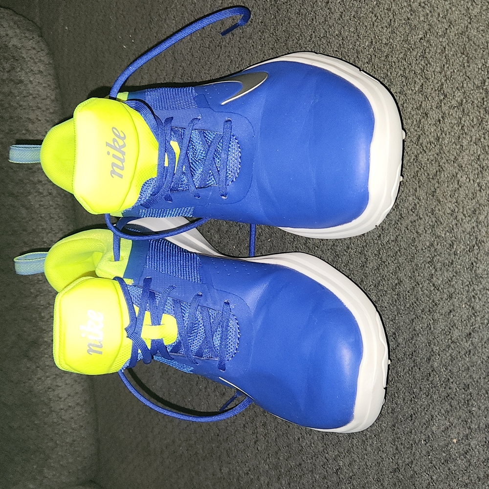 Nike womans golf shoes size 7.5